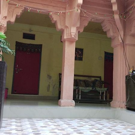 Radha Krishna Home Benares Buitenkant foto