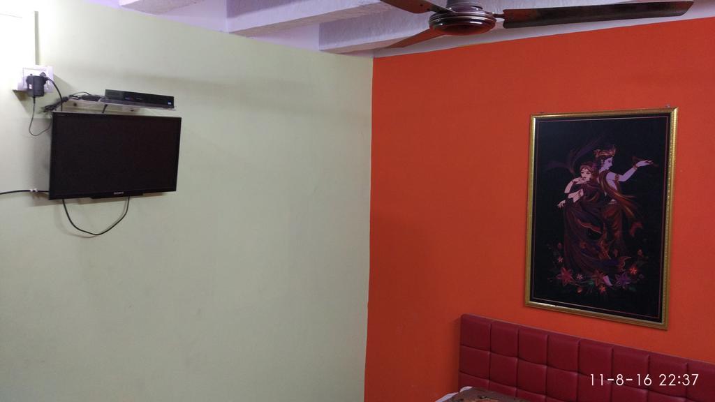 Radha Krishna Home Benares Buitenkant foto
