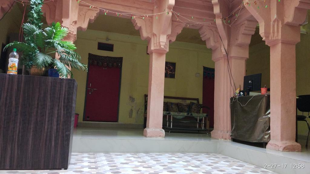 Radha Krishna Home Benares Buitenkant foto