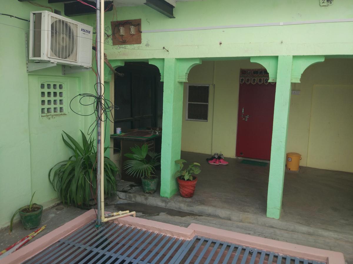 Radha Krishna Home Benares Buitenkant foto